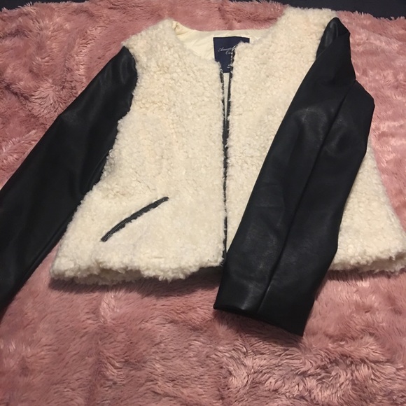 American Eagle Outfitters Jackets & Blazers - Faux leather shearling jacket